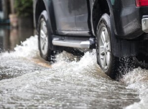 Come recuperare in sicurezza la tua auto dopo un alluvione:passaggi e riparazioni esperti 