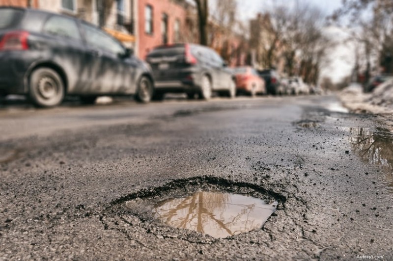 Segnala buche e reclami per danni al veicolo:la tua guida completa alla sicurezza stradale nel Regno Unito 