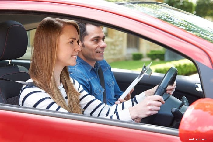 Guida gratuita di Holts:consigli degli esperti per la cura dell auto per i nuovi guidatori 