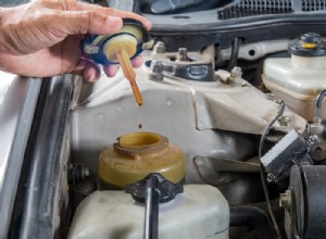 Comprendere le perdite di fluido del servosterzo:cause, sintomi e soluzioni rapide 