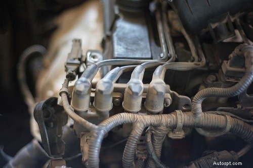 Comprendere una spia lampeggiante del motore di controllo:cause, gravità e soluzioni per i proprietari di auto 