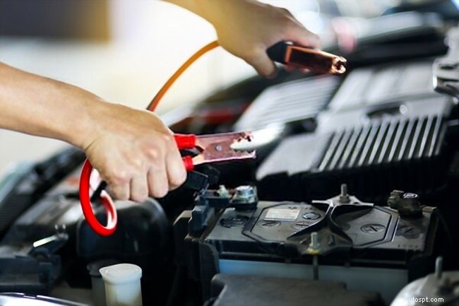 Perché la mia auto si avvia ma il motorino di avviamento continua a girare? Cause comuni e soluzioni 