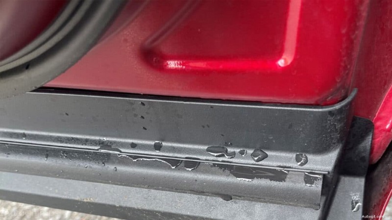Perché la tua auto perde acqua:cause comuni e soluzioni semplici 