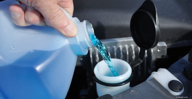 Perché la tua auto perde acqua:cause comuni e soluzioni semplici 