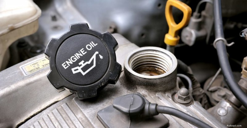 Perché la tua auto perde acqua:cause comuni e soluzioni semplici 