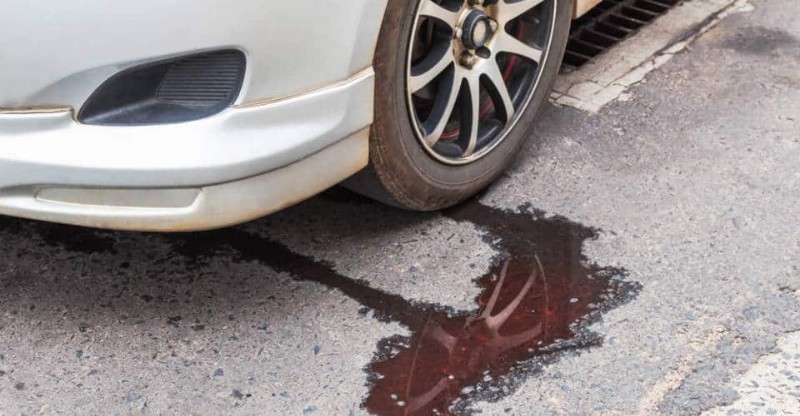 Perché la tua auto perde acqua:cause comuni e soluzioni semplici 