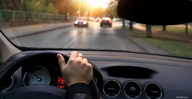 Guidare con un supporto motore difettoso:rischi e soluzioni rapide 