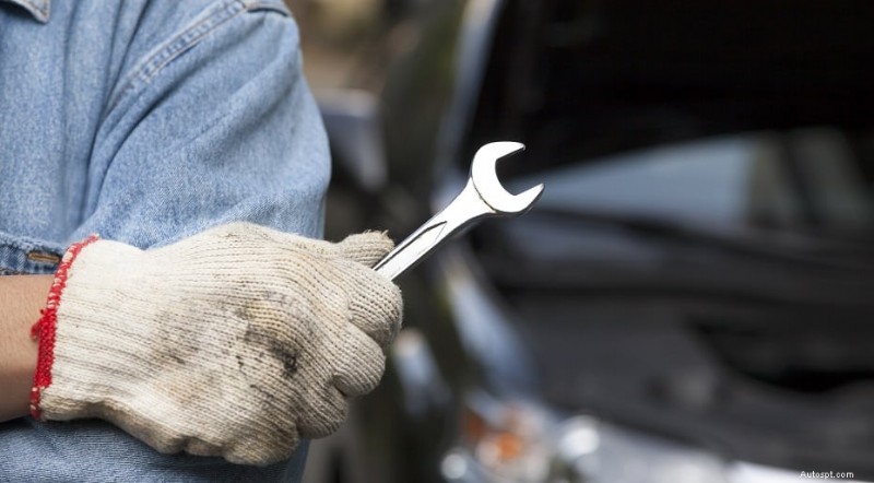 Guidare con un supporto motore difettoso:rischi e soluzioni rapide 