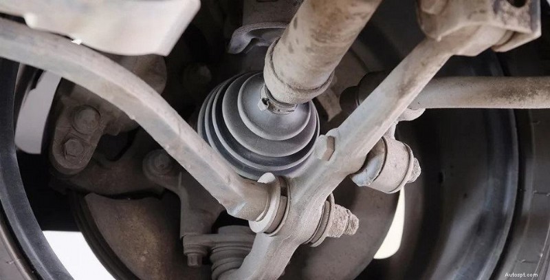 Perché la tua auto vibra durante la guida:cause comuni e soluzioni 