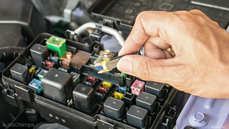 Perché la tua auto non si avvia mentre la radio e le luci funzionano:diagnosi e soluzioni rapide 