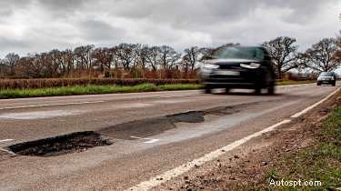 Come presentare un reclamo per danni da buche:segnala buche e ripara la tua auto 