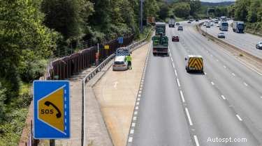 Spiegazione delle autostrade intelligenti:come funzionano, autovelox e problemi di sicurezza 