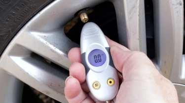 Forature lente degli pneumatici:spiegazione delle opzioni di riparazione e dei rischi per la sicurezza 