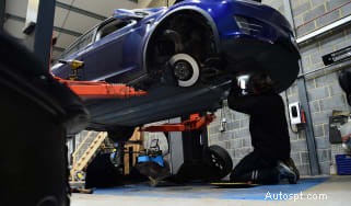 Guida esperta alla pulizia dei cerchi in lega:mantieni i cerchi della tua auto lucenti e protetti 