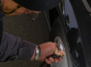 In che modo un corretto gonfiaggio degli pneumatici aumenta il risparmio di carburante, la sicurezza e la longevità degli pneumatici 