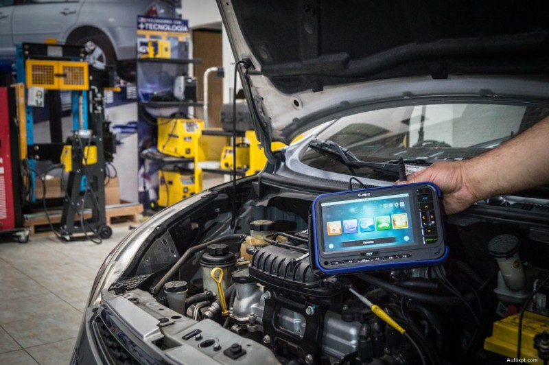 Come rispondere quando la spia del motore di controllo si accende 