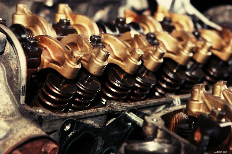 Olio motore 101:approfondimenti essenziali per ogni conducente 