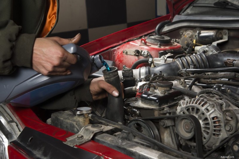 Tre cause comuni di surriscaldamento del motore e come prevenirle 