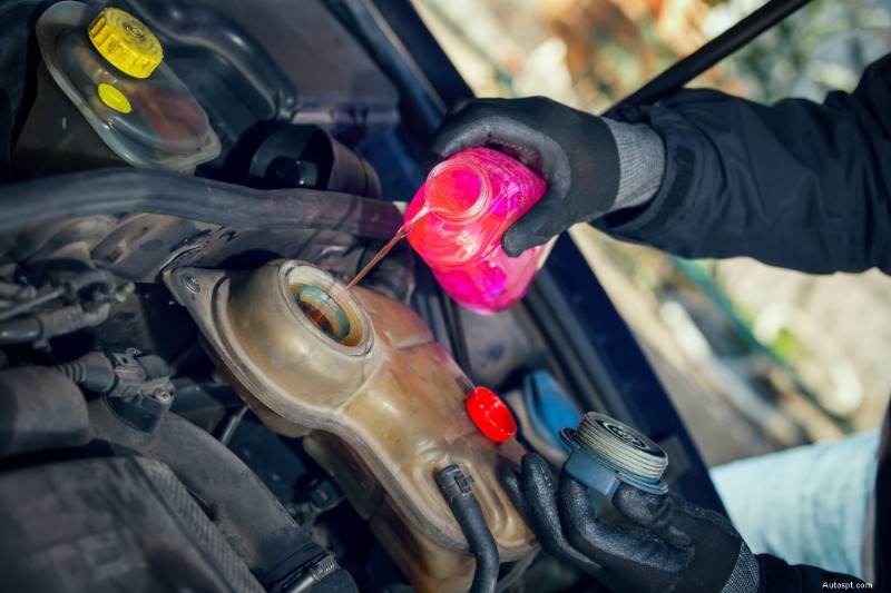 Tre cause comuni di surriscaldamento del motore e come prevenirle 